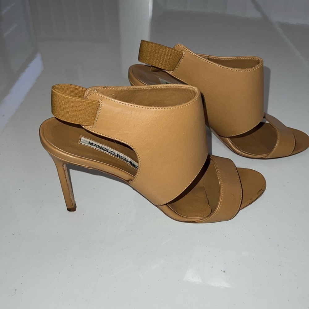 Camel Manolo Blahnik heels size 37